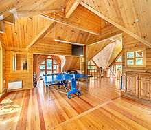 Дом в аренду у воды в лесу