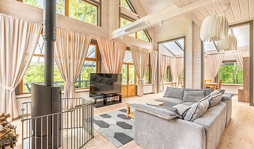 Дом в аренду у воды в лесу