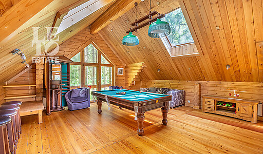 Дом в аренду у воды в лесу