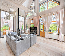 Дом в аренду у воды в лесу