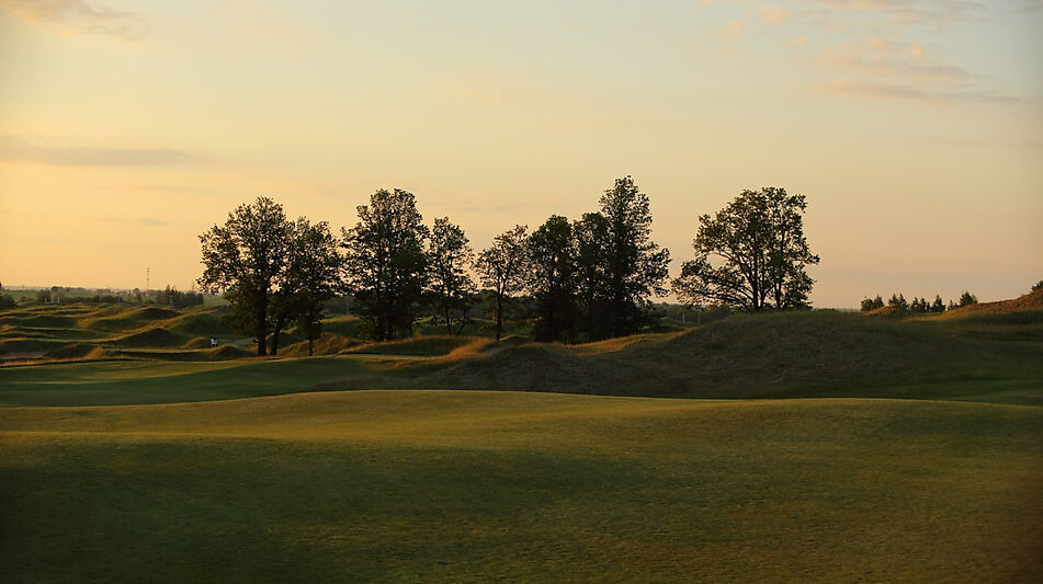 Продается участок в Villa Links