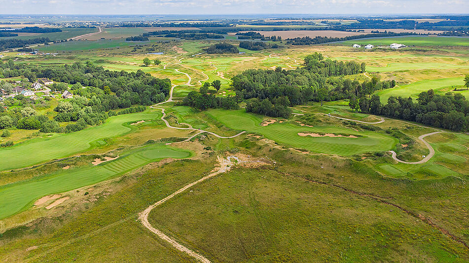 Продается участок в Villa Links