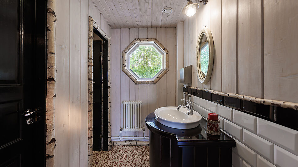 Плавучий ресторан на воде