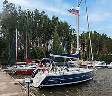 Плавучий ресторан на воде