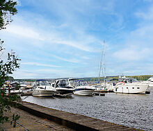 Плавучий ресторан на воде
