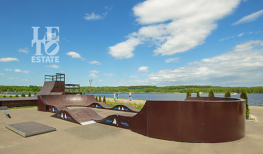 Дом с видом на озеро в Пестово