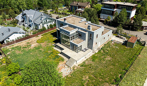 Дом с видом на озеро в Пестово