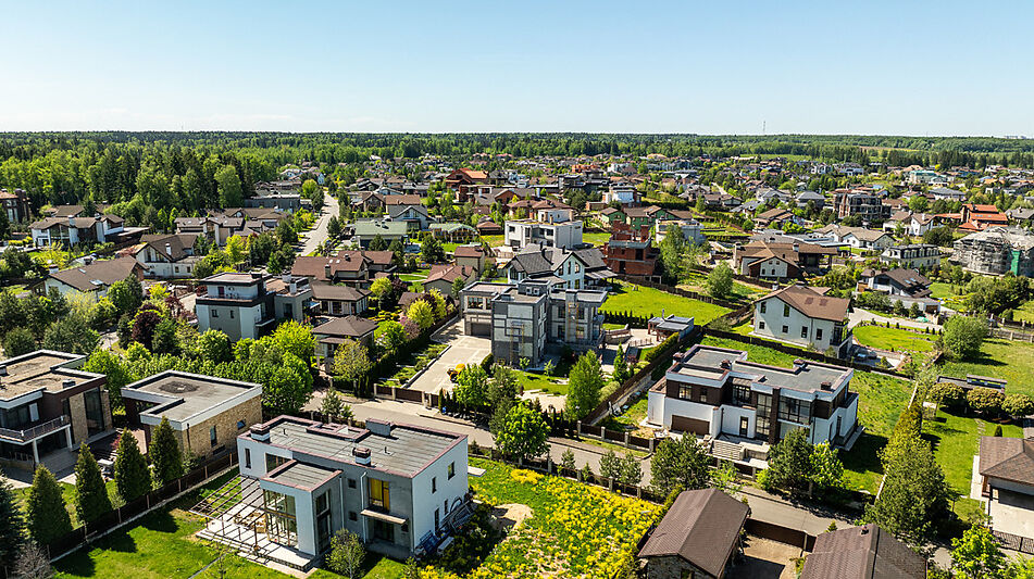Дом с видом на озеро в Пестово