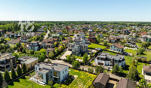 Дом с видом на озеро в Пестово