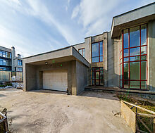 Дом с видом на озеро в Пестово