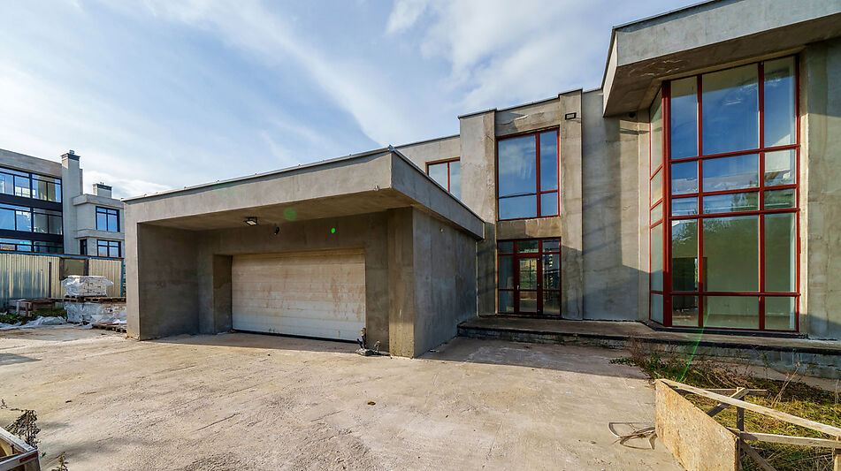 Дом с видом на озеро в Пестово