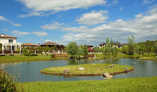 Дом с видом на озеро в Пестово