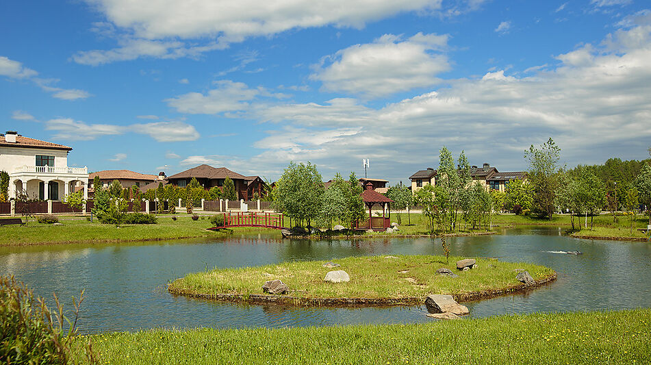 Дом с видом на озеро в Пестово