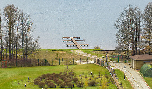 Дизайнерский дом у воды в Пчелке