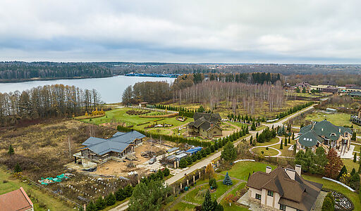Дизайнерский дом у воды в Пчелке