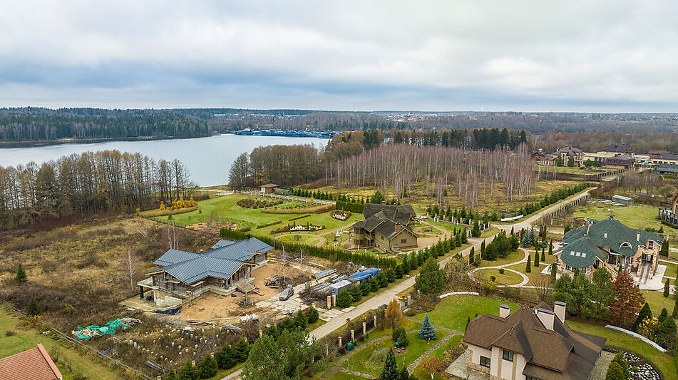 Дизайнерский дом у воды в Пчелке