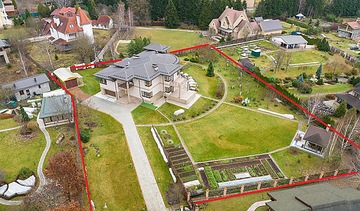 Дизайнерский дом у воды в Пчелке