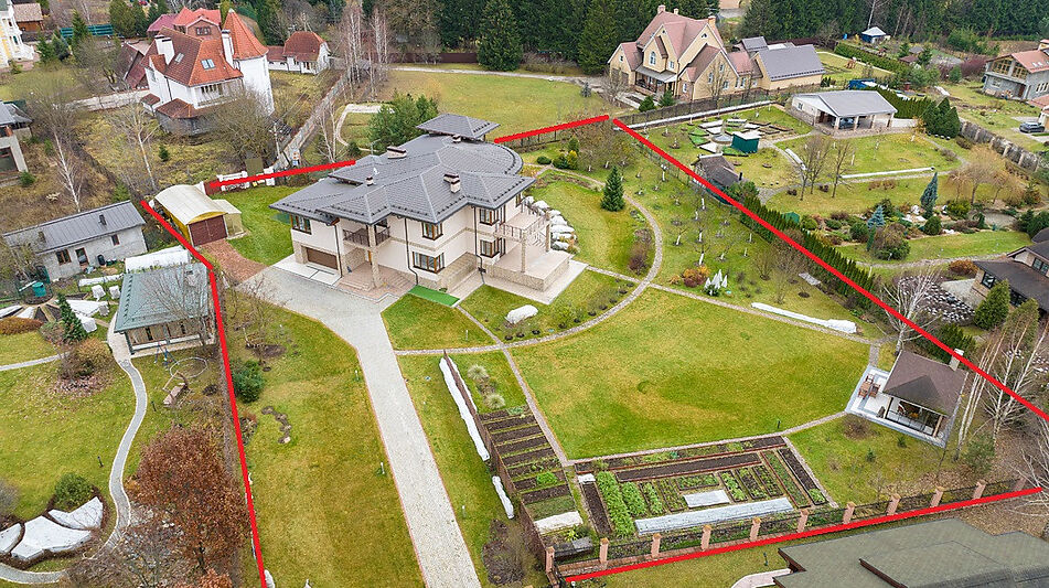 Дизайнерский дом у воды в Пчелке