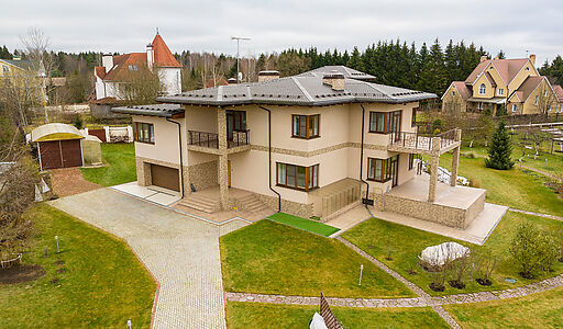 Дизайнерский дом у воды в Пчелке