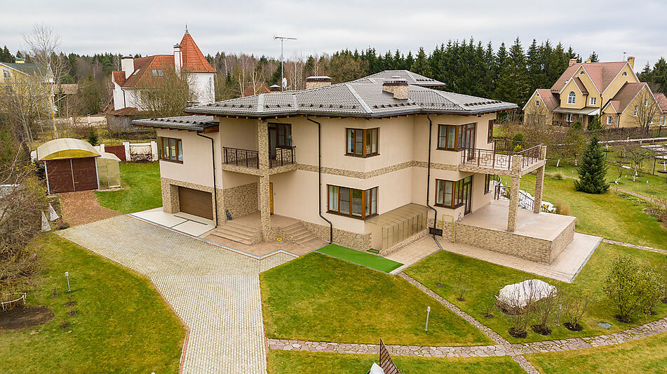 Дизайнерский дом у воды в Пчелке