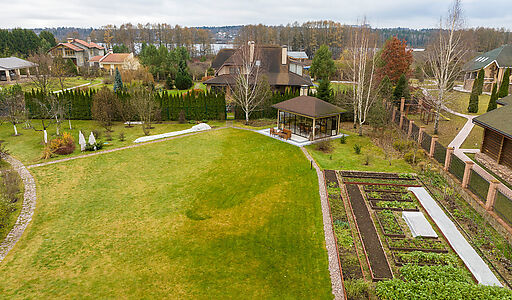 Дизайнерский дом у воды в Пчелке