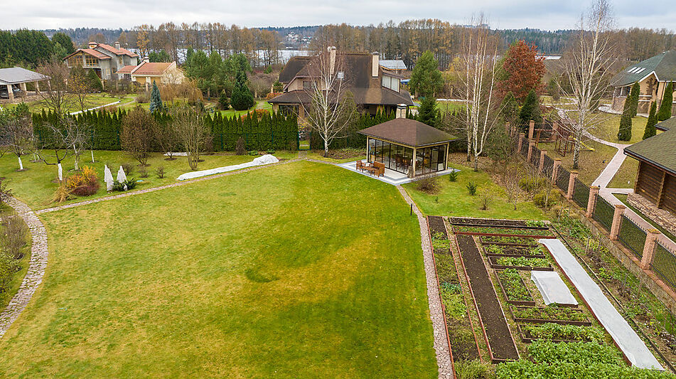 Дизайнерский дом у воды в Пчелке