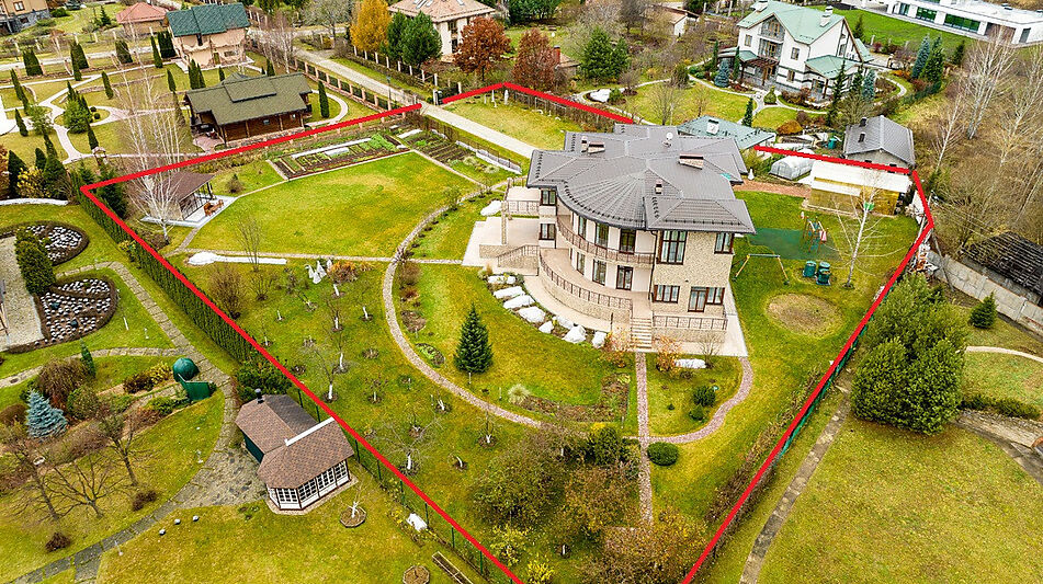 Дизайнерский дом у воды в Пчелке