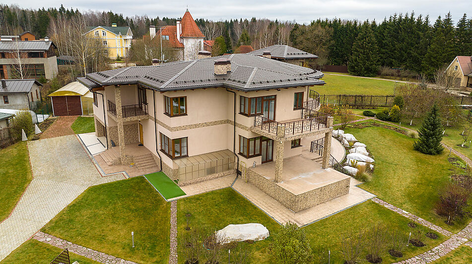 Дизайнерский дом у воды в Пчелке