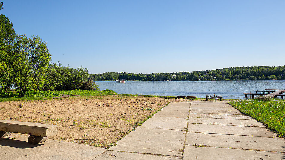 Дизайнерский дом у воды в Пчелке