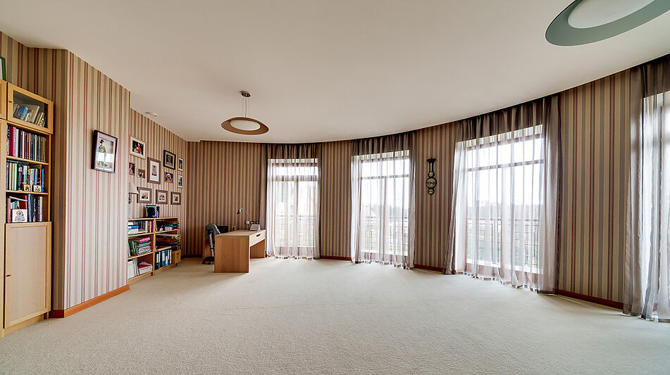 Дизайнерский дом у воды в Пчелке