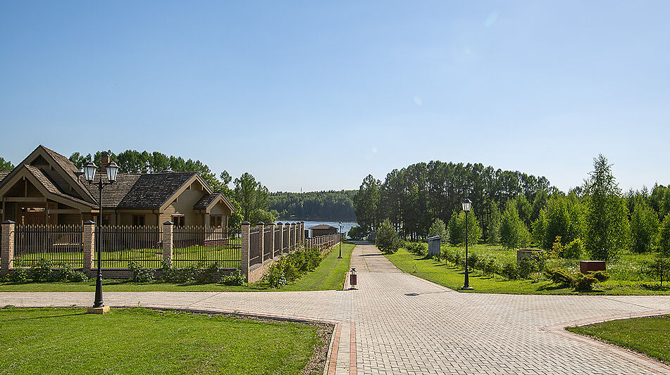 Дизайнерский дом у воды в Пчелке