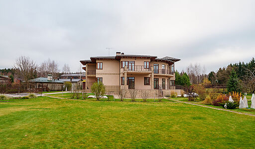 Дизайнерский дом у воды в Пчелке