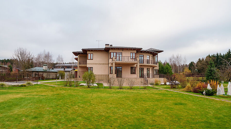 Дизайнерский дом у воды в Пчелке