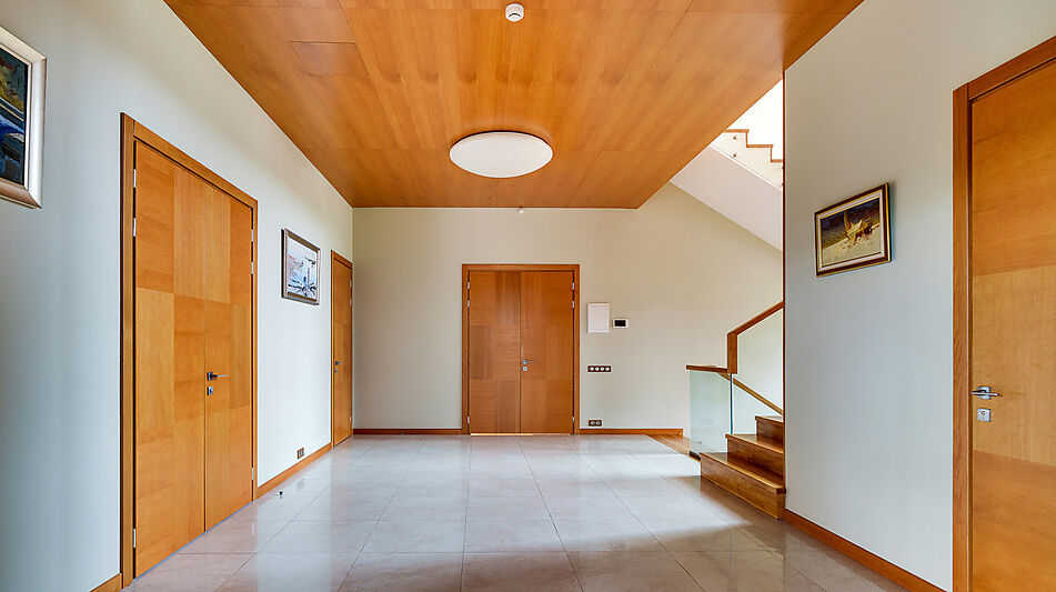 Дизайнерский дом у воды в Пчелке