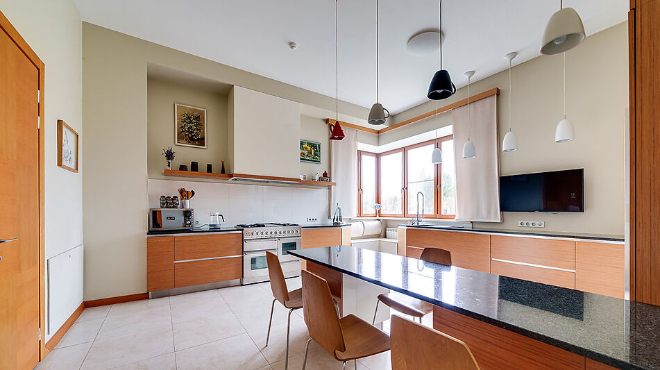 Дизайнерский дом у воды в Пчелке