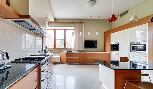 Дизайнерский дом у воды в Пчелке