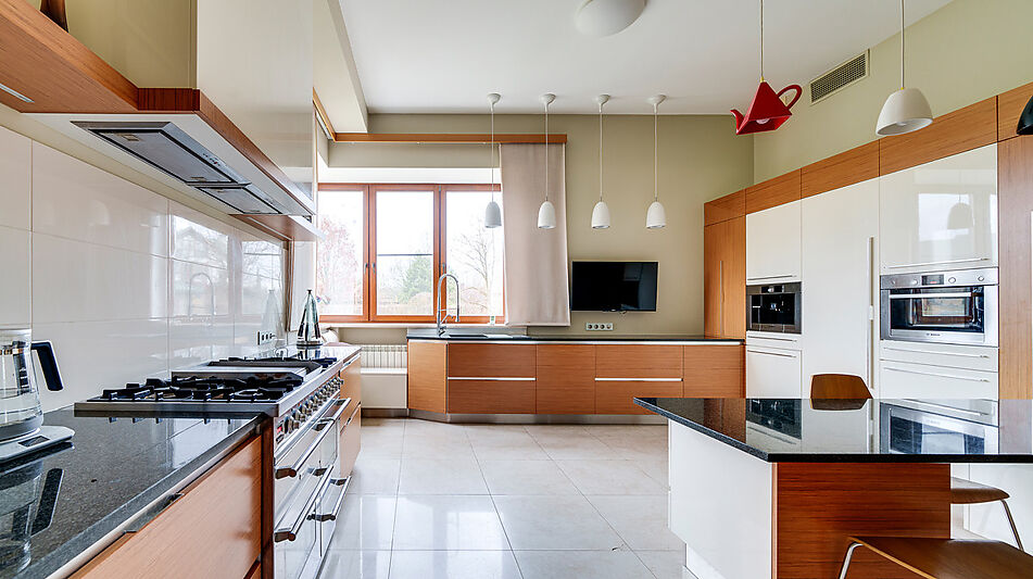 Дизайнерский дом у воды в Пчелке