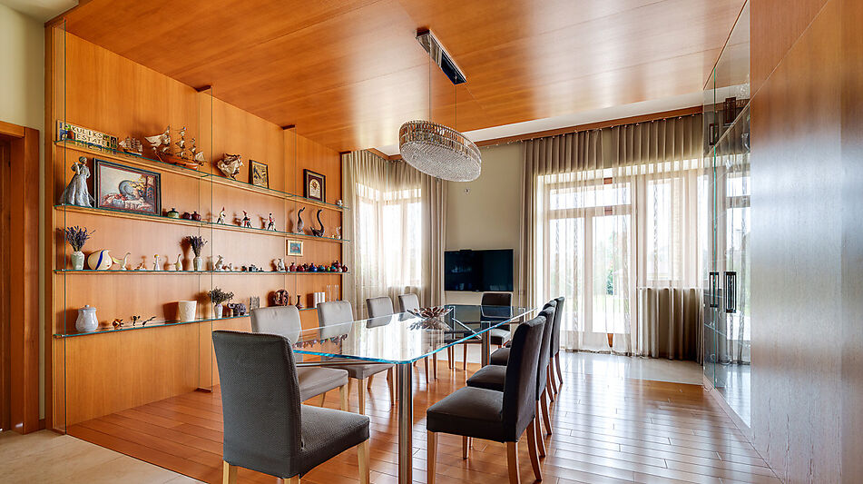 Дизайнерский дом у воды в Пчелке