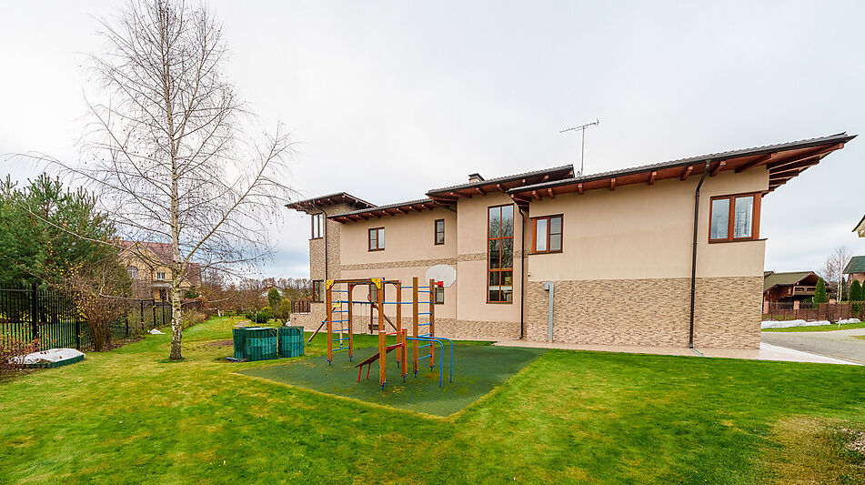 Дизайнерский дом у воды в Пчелке