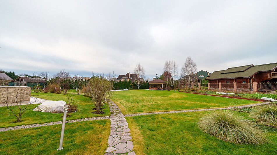 Дизайнерский дом у воды в Пчелке