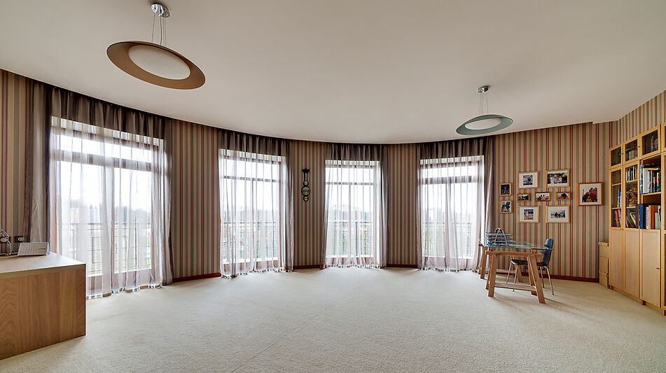 Дизайнерский дом у воды в Пчелке