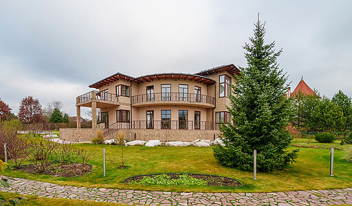 Дизайнерский дом у воды в Пчелке