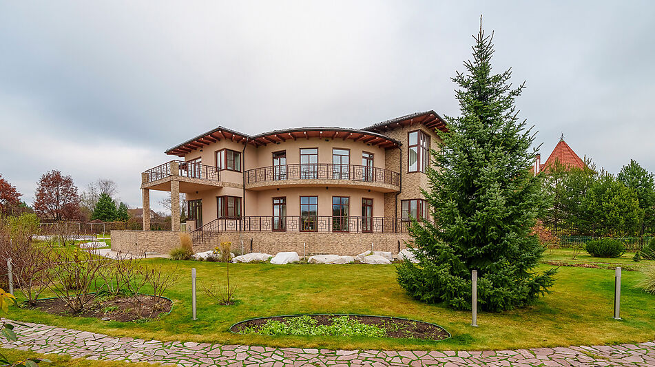 Дизайнерский дом у воды в Пчелке