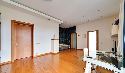 Дизайнерский дом у воды в Пчелке