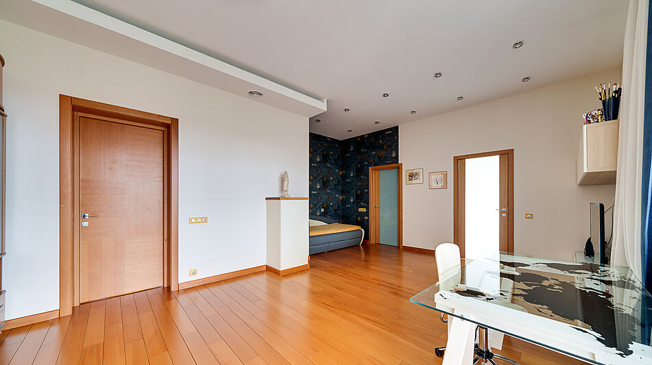 Дизайнерский дом у воды в Пчелке