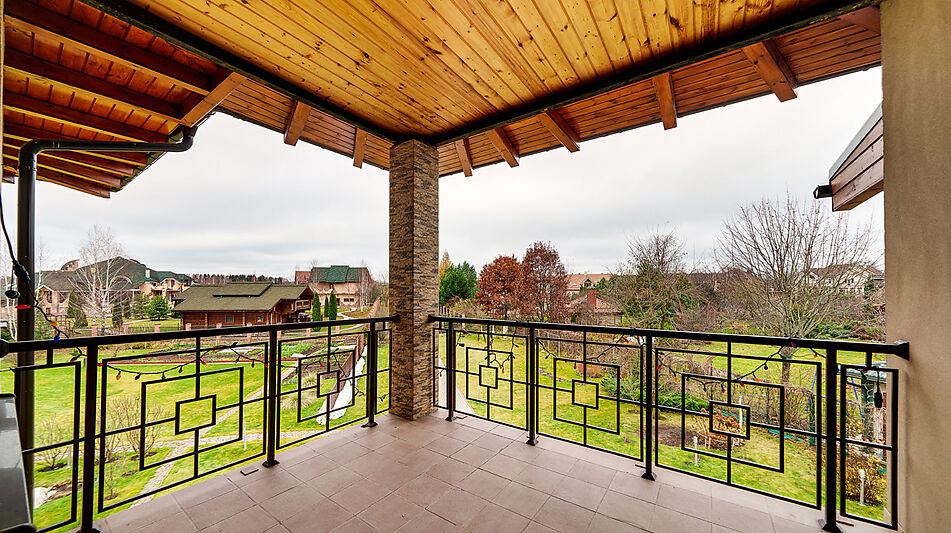 Дизайнерский дом у воды в Пчелке