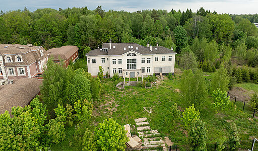 Усадьба в поселке Аврора