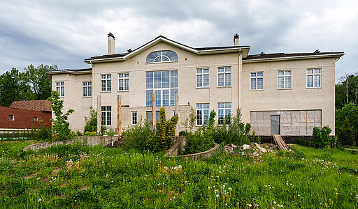 Усадьба в поселке Аврора