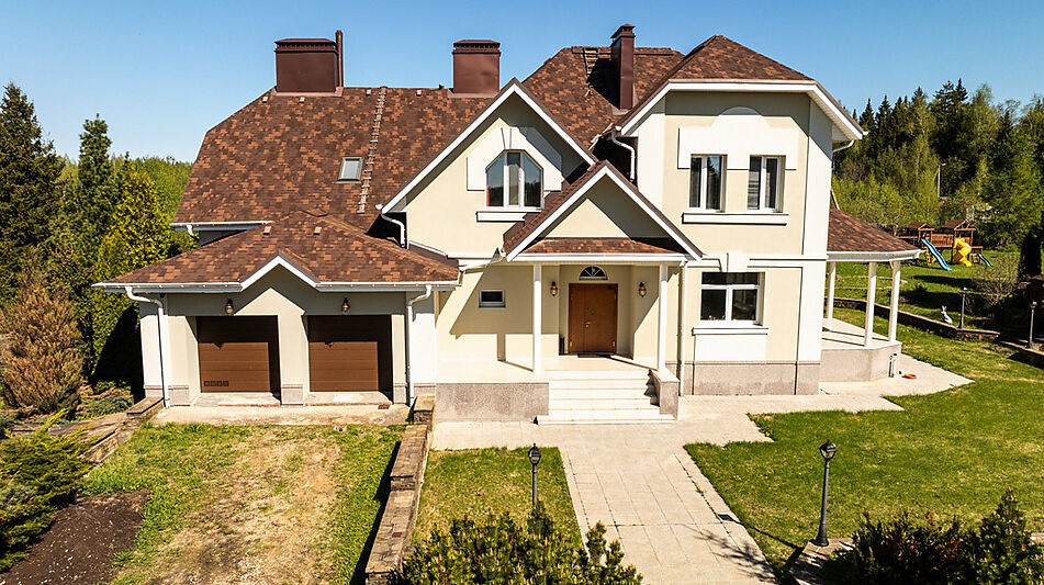 Усадьба в окружении леса