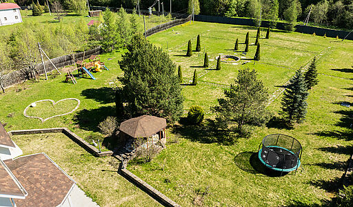 Усадьба в окружении леса